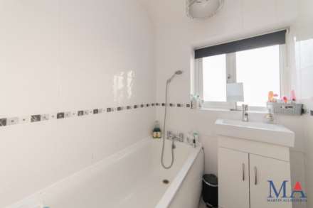 Barkston Path, Borehamwood, Image 25