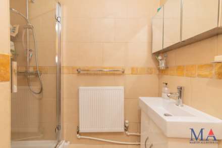 Barkston Path, Borehamwood, Image 26