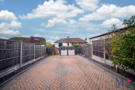 Barkston Path, Borehamwood, Image 28