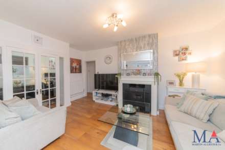 Barkston Path, Borehamwood, Image 4