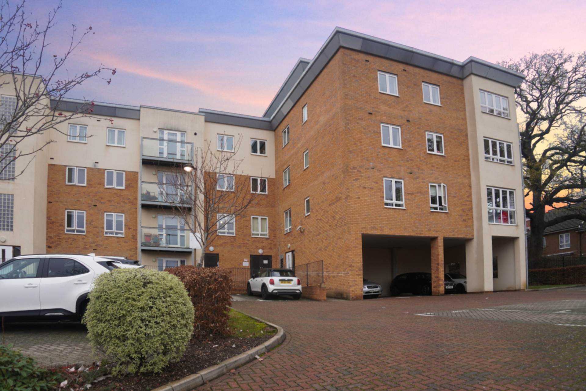 Lockwood Court, Borehamwood, Image 7