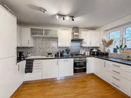 Lockwood Court, Borehamwood, Image 4