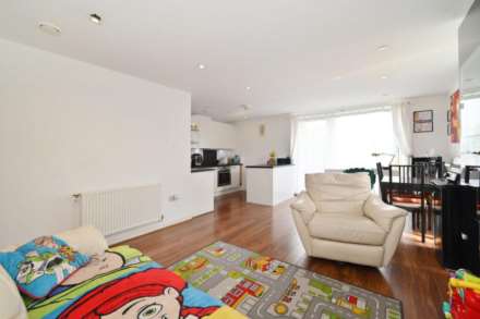 Nevis Court, Edgware, Image 4