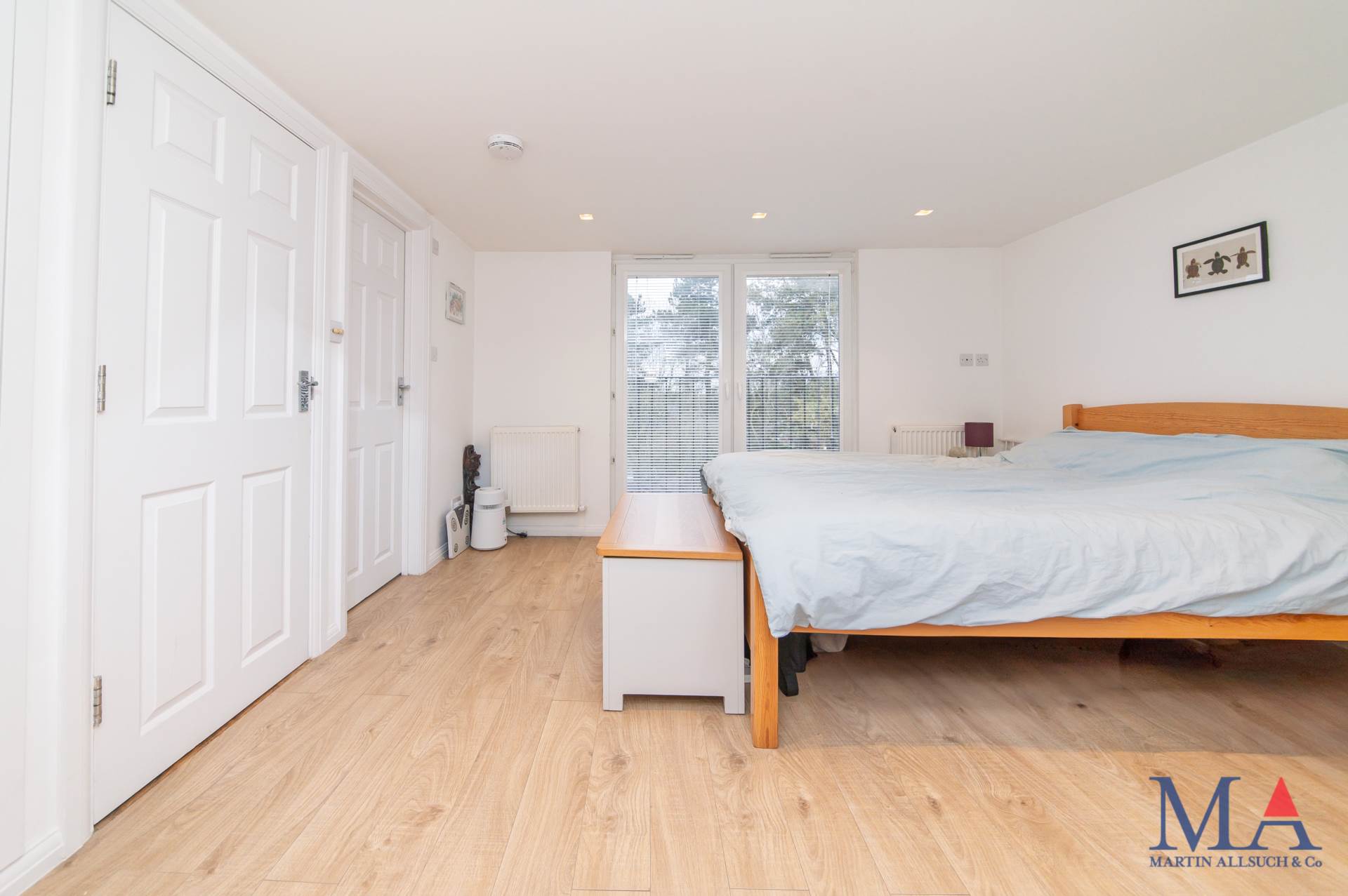 Ashley Drive, Borehamwood, Image 15