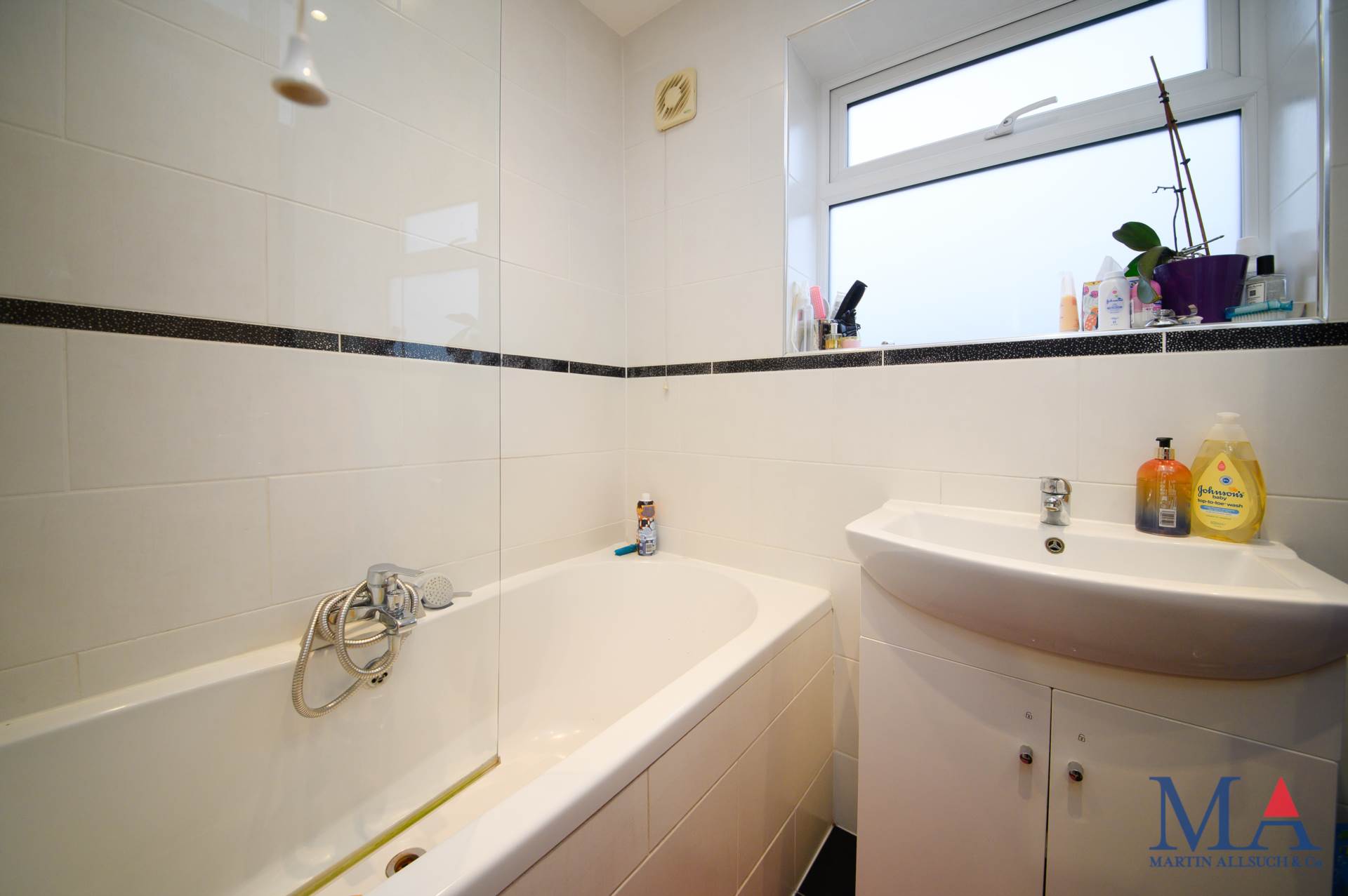 Ashley Drive, Borehamwood, Image 21