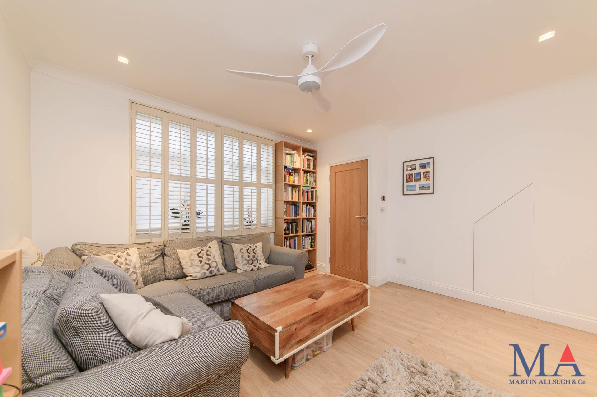 Ashley Drive, Borehamwood, Image 4