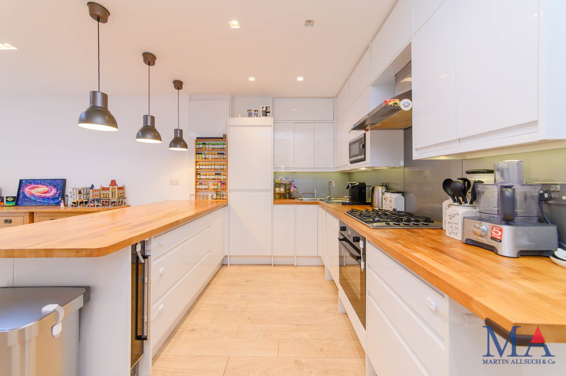 Ashley Drive, Borehamwood, Image 5