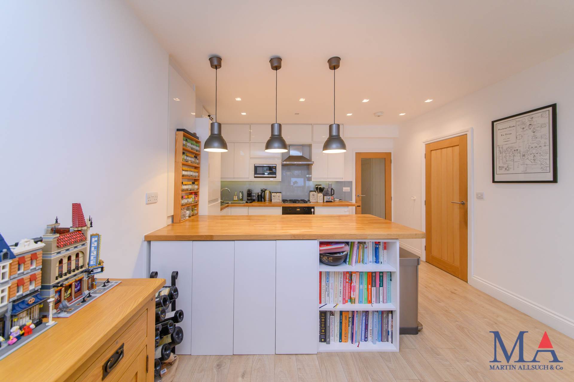 Ashley Drive, Borehamwood, Image 8