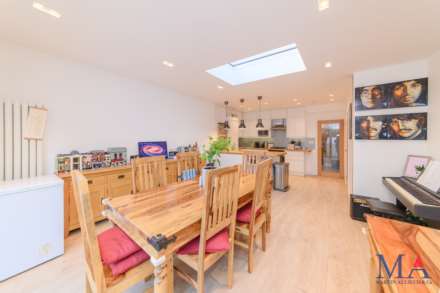 Ashley Drive, Borehamwood, Image 11