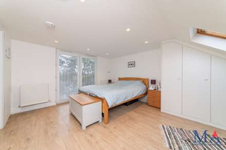 Ashley Drive, Borehamwood, Image 13