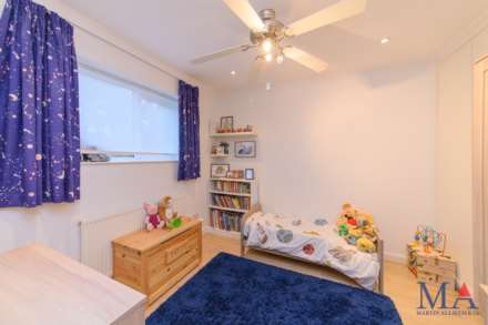 Ashley Drive, Borehamwood, Image 16