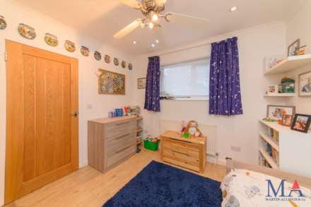 Ashley Drive, Borehamwood, Image 17