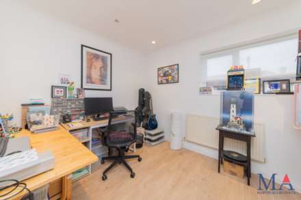 Ashley Drive, Borehamwood, Image 18