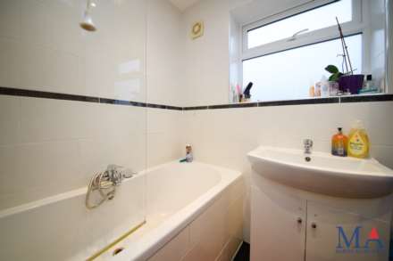 Ashley Drive, Borehamwood, Image 21