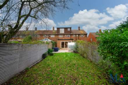 Ashley Drive, Borehamwood, Image 22