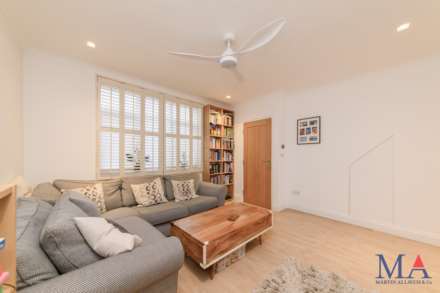 Ashley Drive, Borehamwood, Image 4