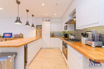 Ashley Drive, Borehamwood, Image 5