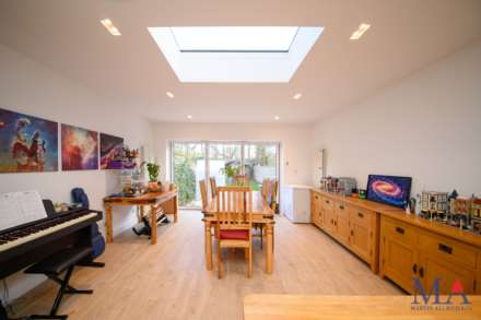 Ashley Drive, Borehamwood, Image 9