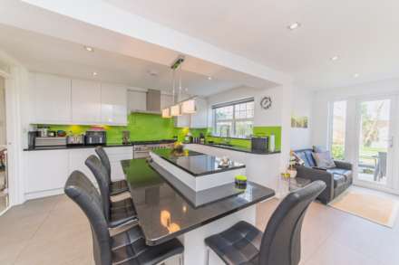 Cavendish Crescent, Elstree, Image 11