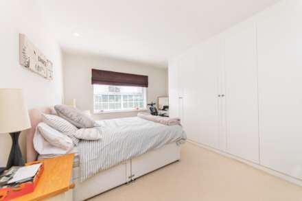 Cavendish Crescent, Elstree, Image 15