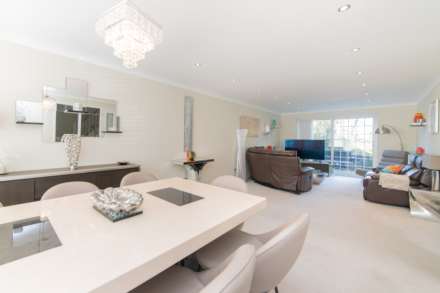 Cavendish Crescent, Elstree, Image 2