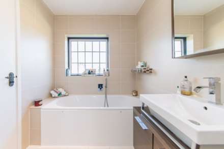 Cavendish Crescent, Elstree, Image 25