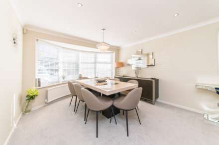 Cavendish Crescent, Elstree, Image 4