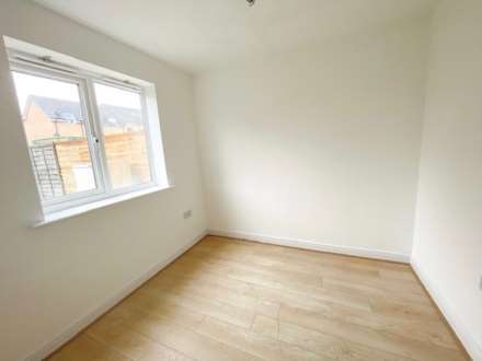 Coleridge Way, Borehamwood, Image 6