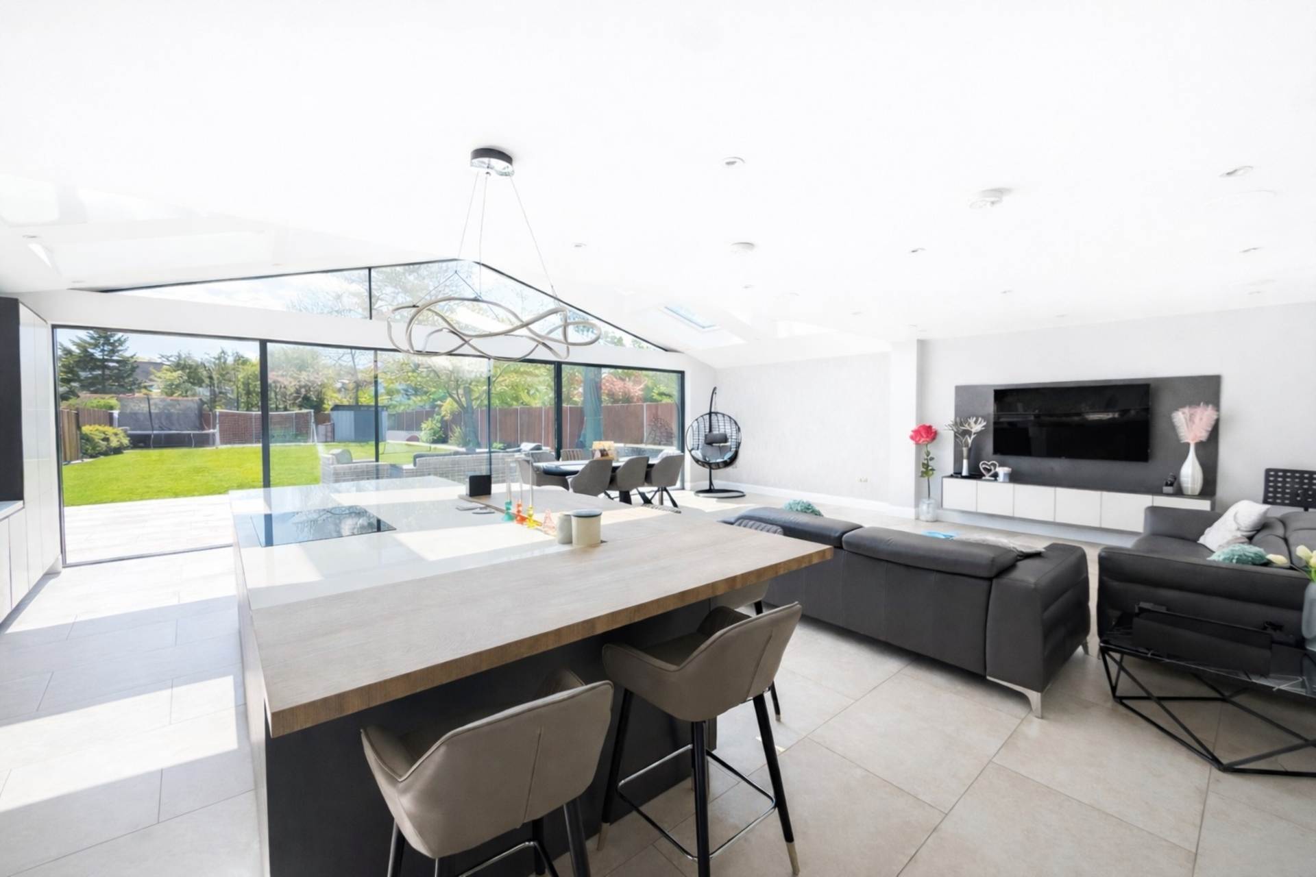 Grange Road, Borehamwood, Image 2