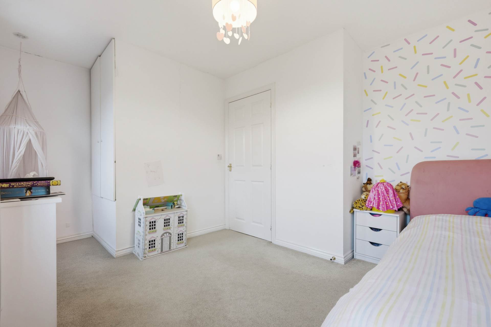 Alconbury Close, Borehamwood, Image 10