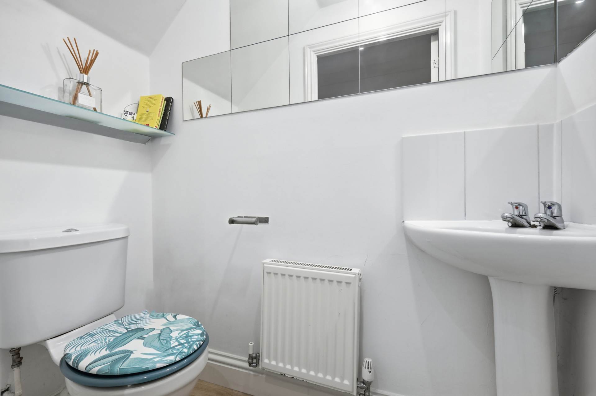 Alconbury Close, Borehamwood, Image 17