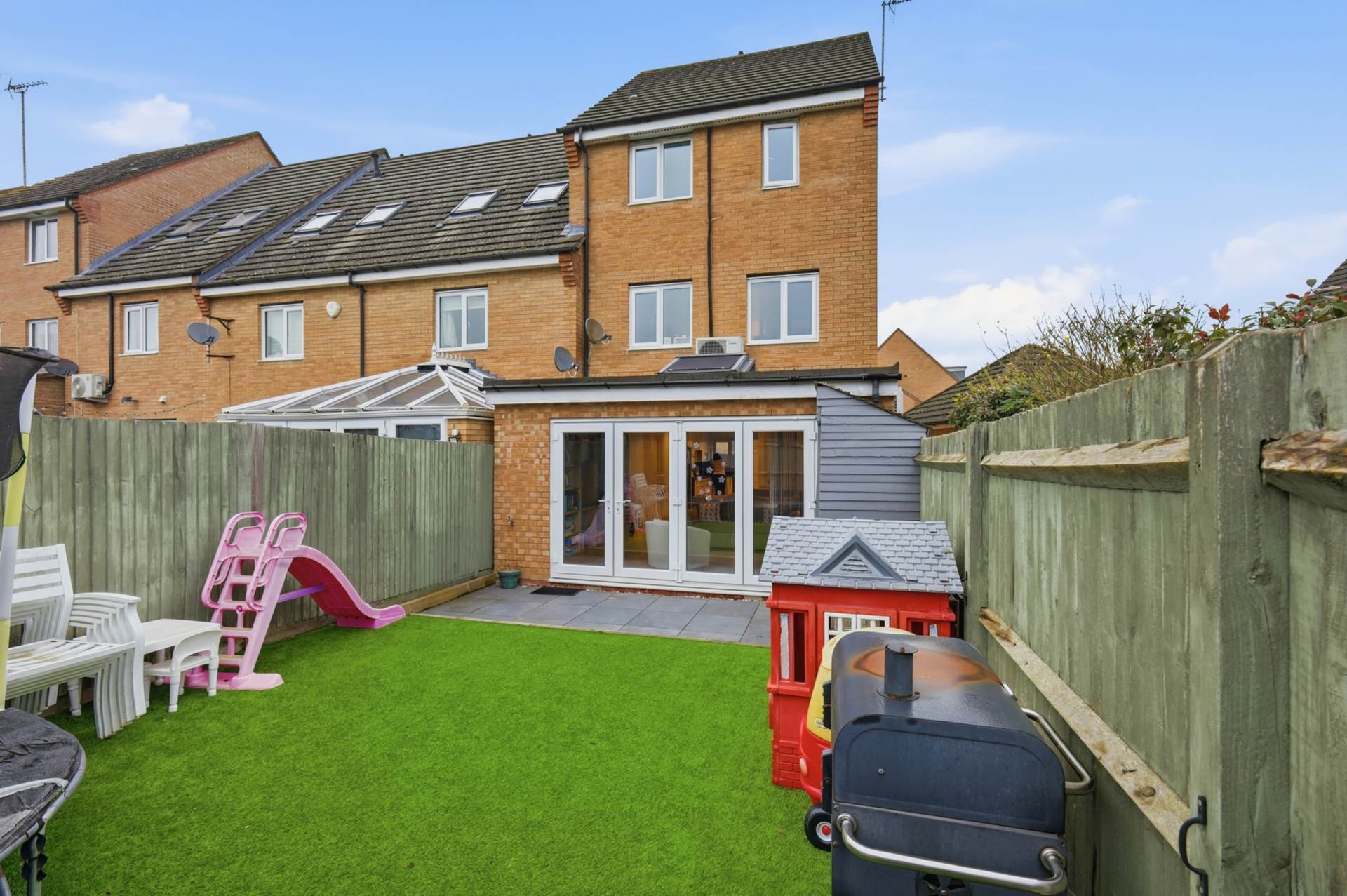 Alconbury Close, Borehamwood, Image 19