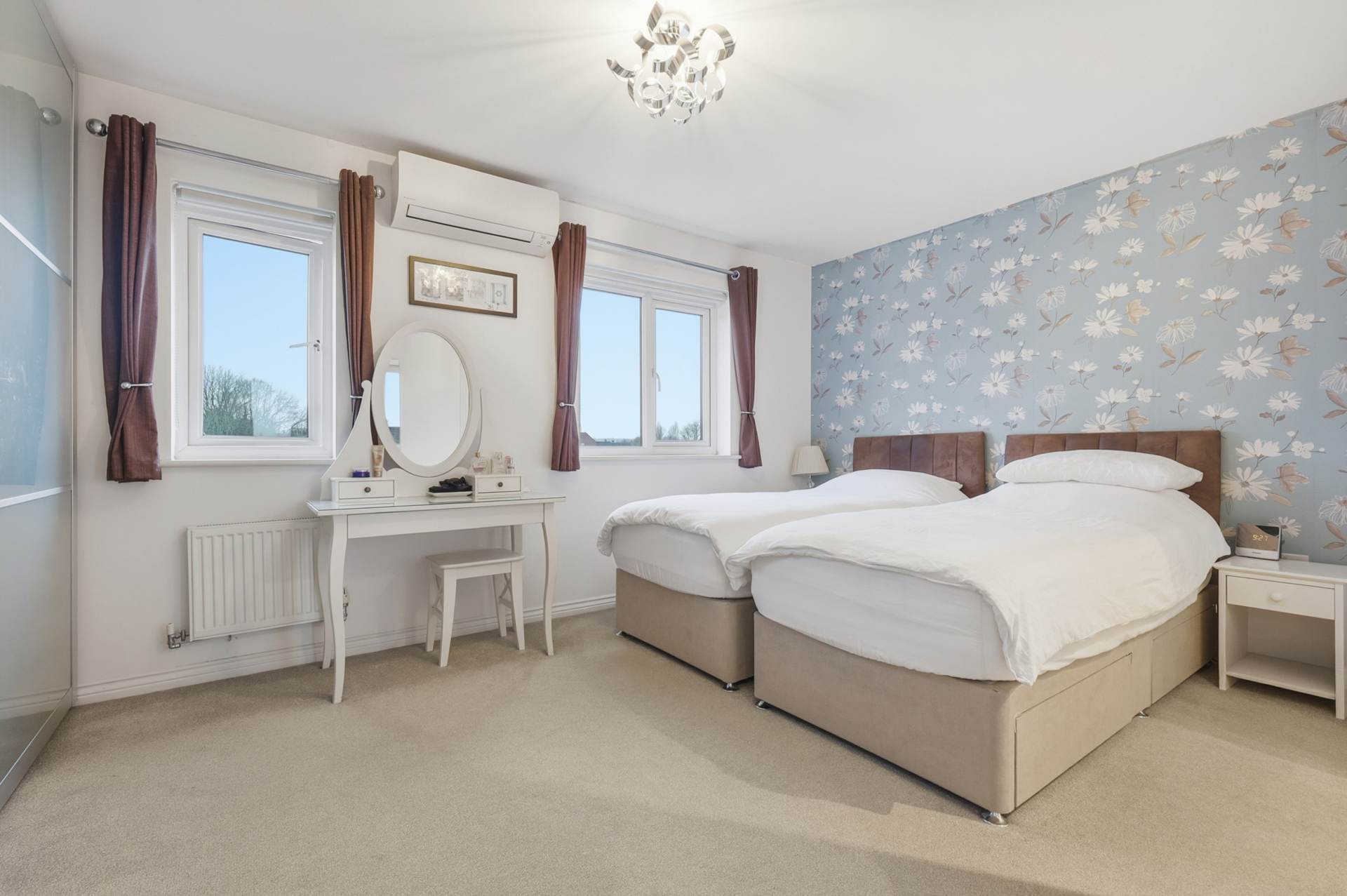 Alconbury Close, Borehamwood, Image 8