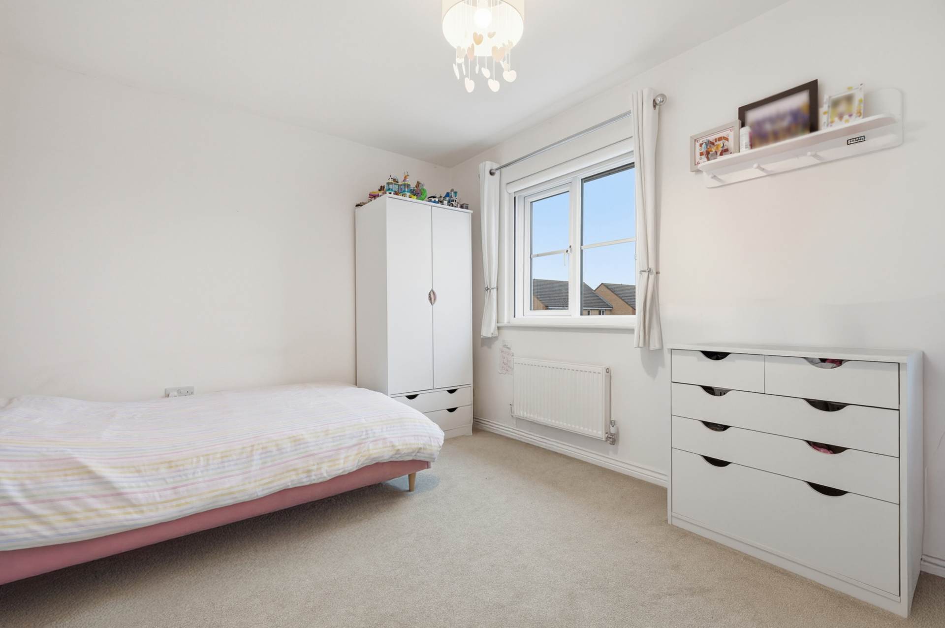 Alconbury Close, Borehamwood, Image 9