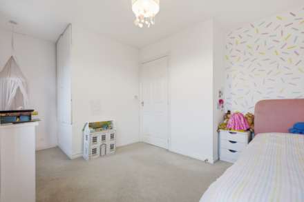 Alconbury Close, Borehamwood, Image 10