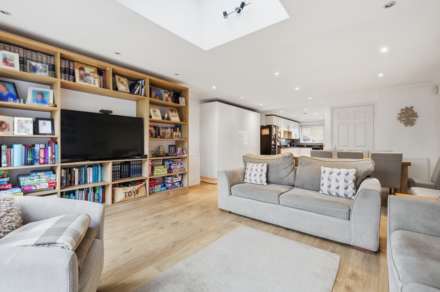 Alconbury Close, Borehamwood, Image 2