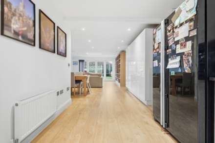 Alconbury Close, Borehamwood, Image 4