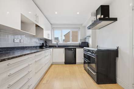 Alconbury Close, Borehamwood, Image 5