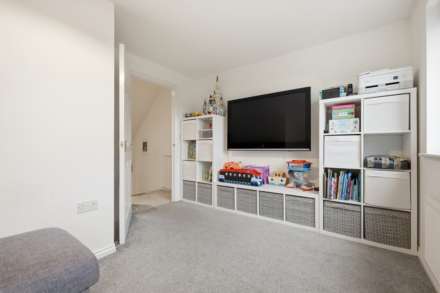Alconbury Close, Borehamwood, Image 6