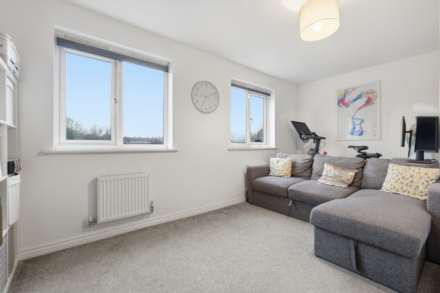 Alconbury Close, Borehamwood, Image 7