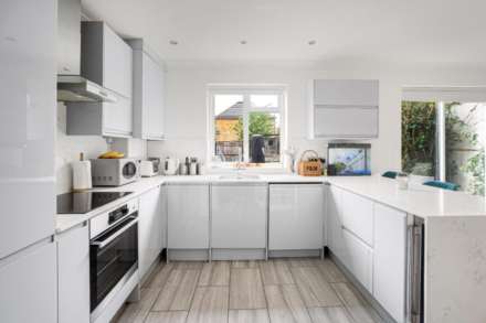 Rowley Lane, Borehamwood, Image 4