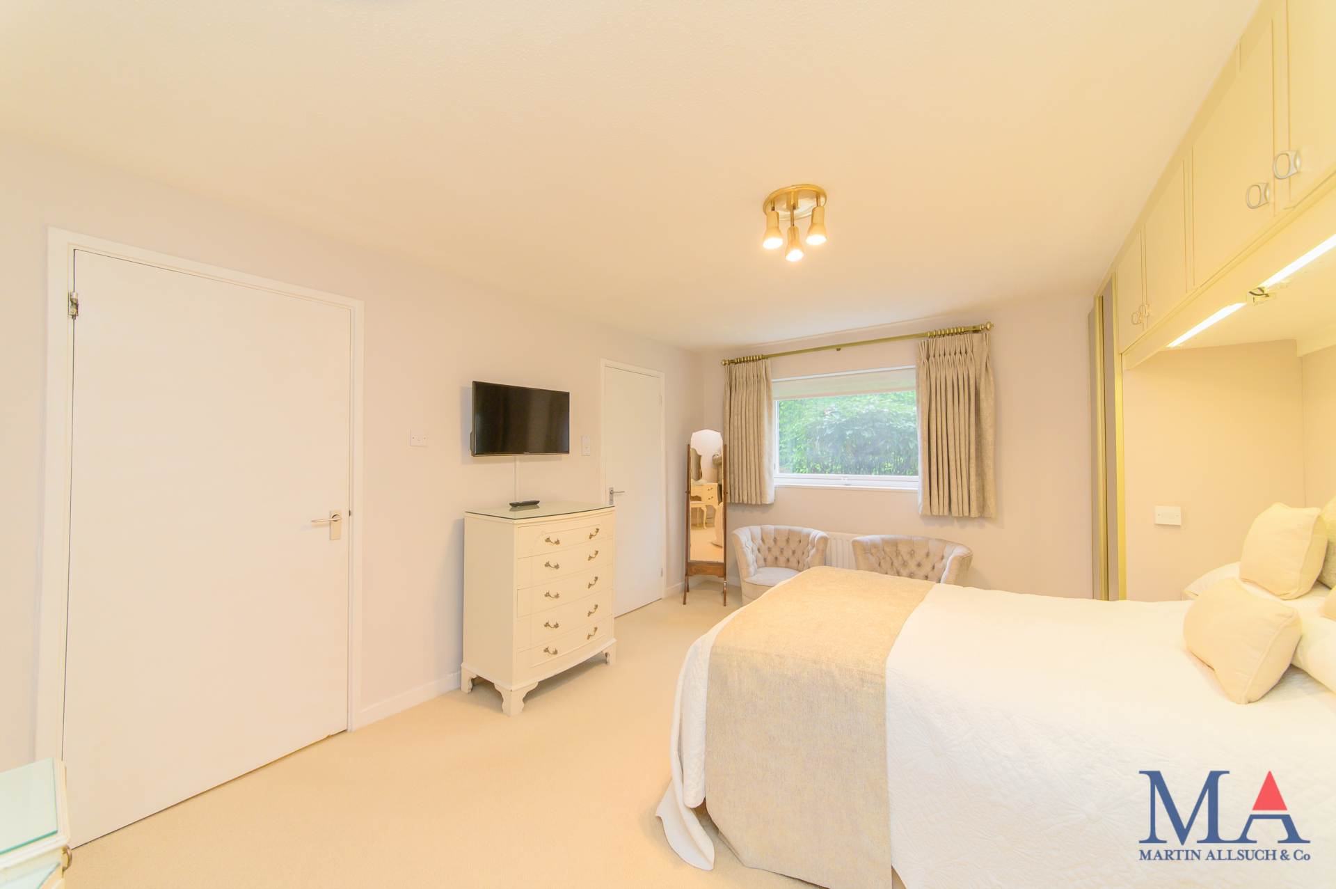 Lakeside Court, Elstree, Image 15