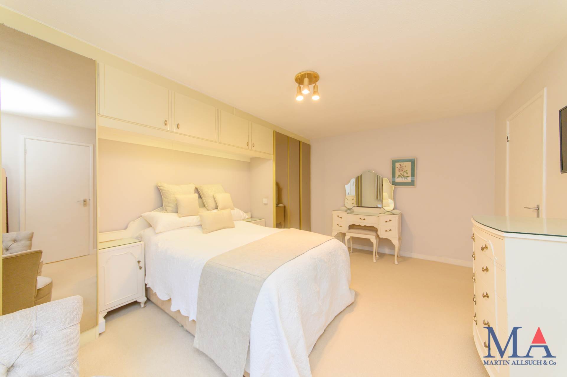 Lakeside Court, Elstree, Image 16