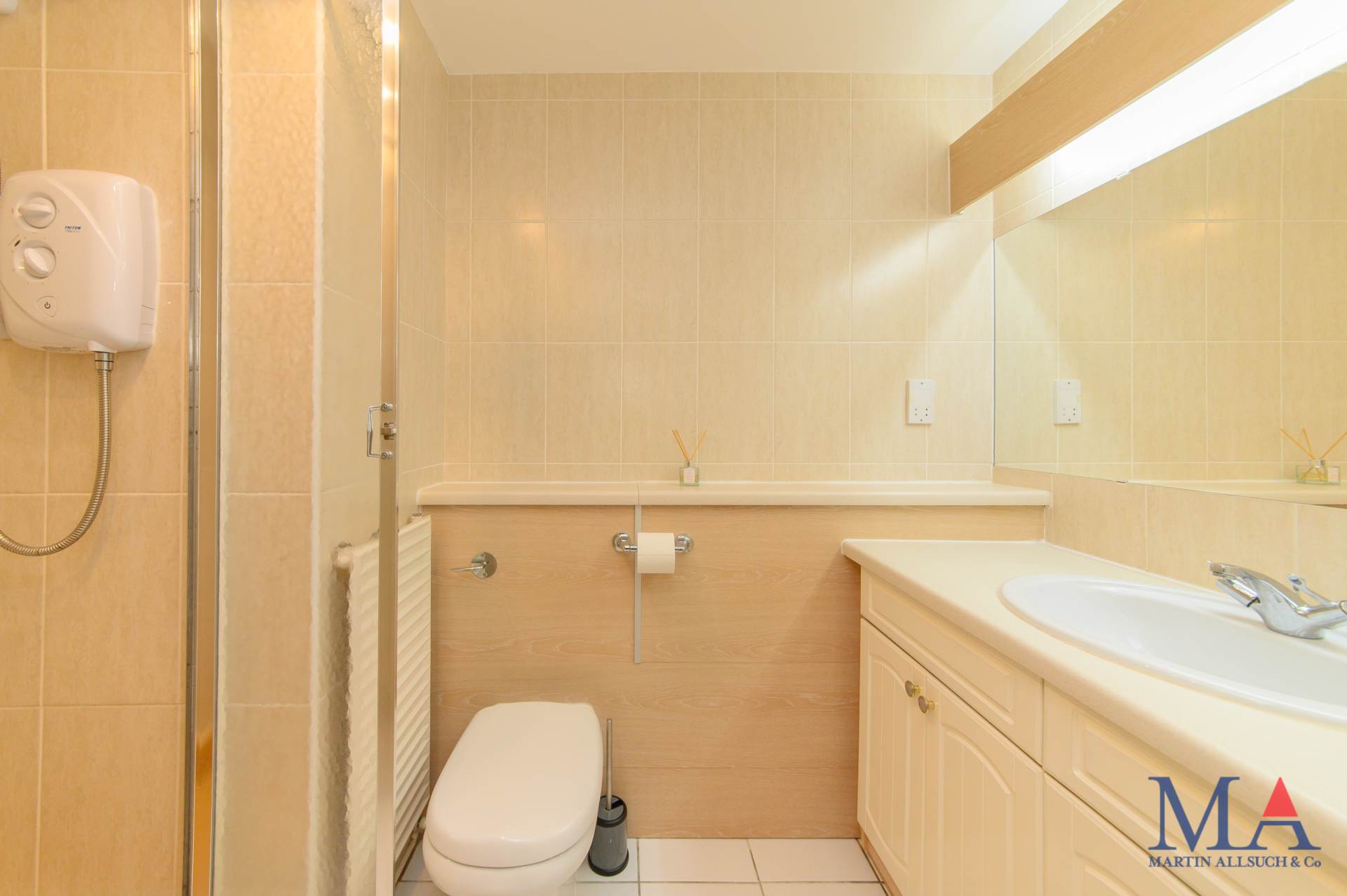 Lakeside Court, Elstree, Image 19