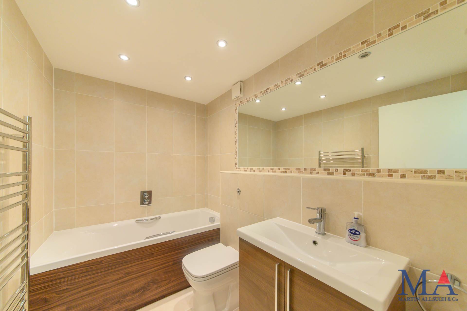 Lakeside Court, Elstree, Image 22