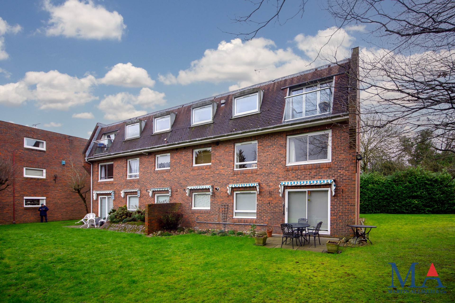Lakeside Court, Elstree, Image 27