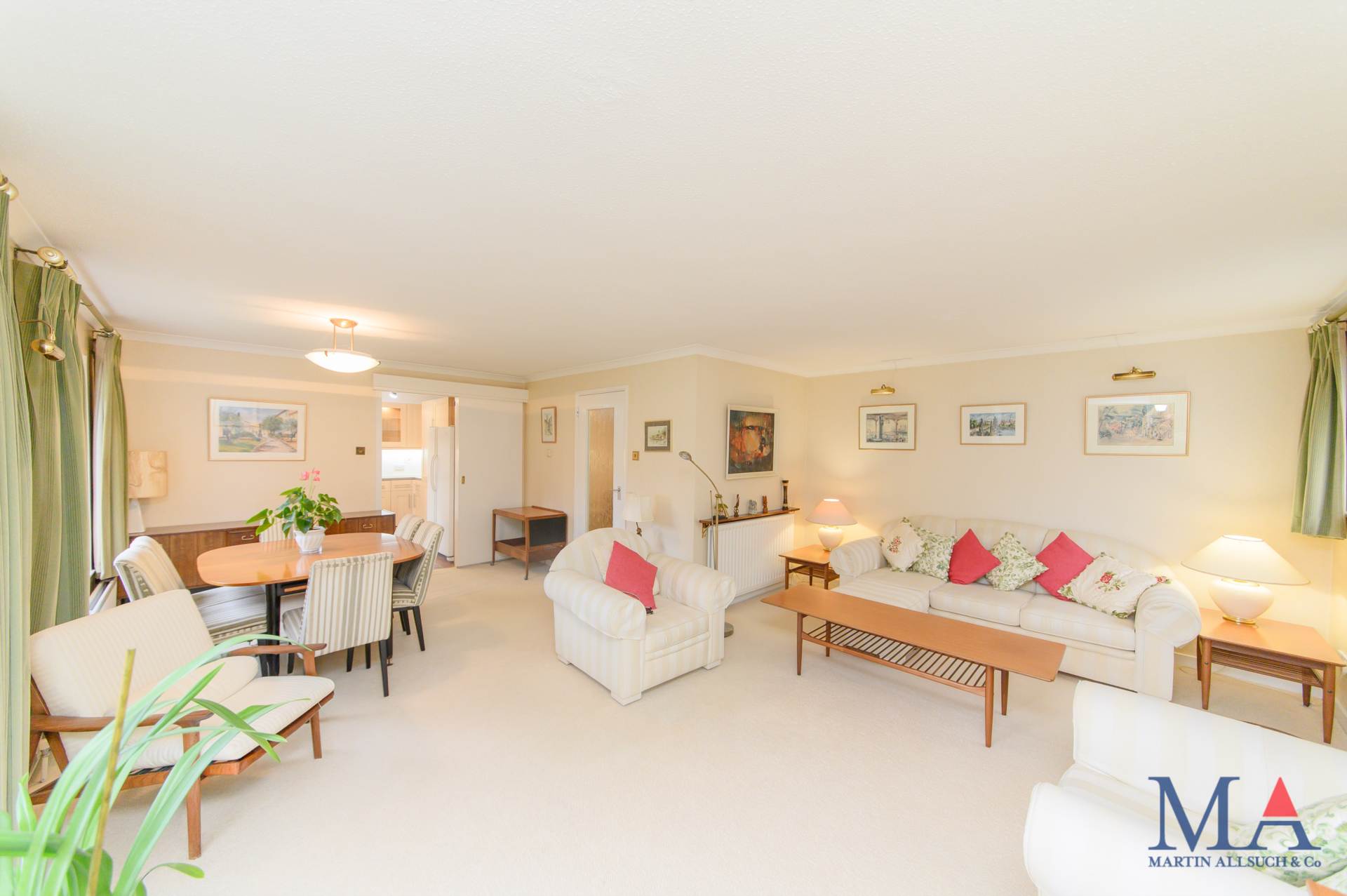 Lakeside Court, Elstree, Image 3