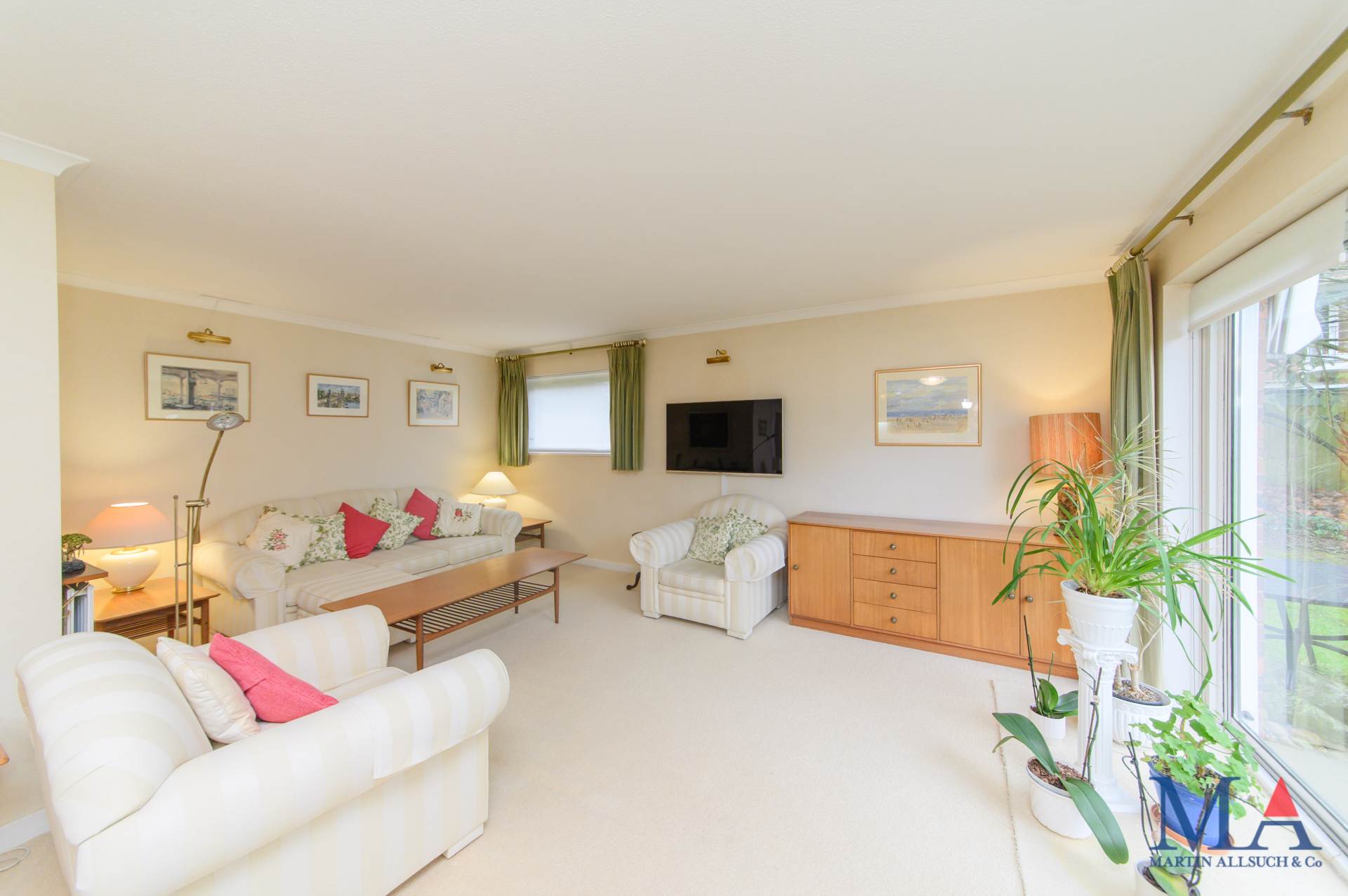 Lakeside Court, Elstree, Image 4