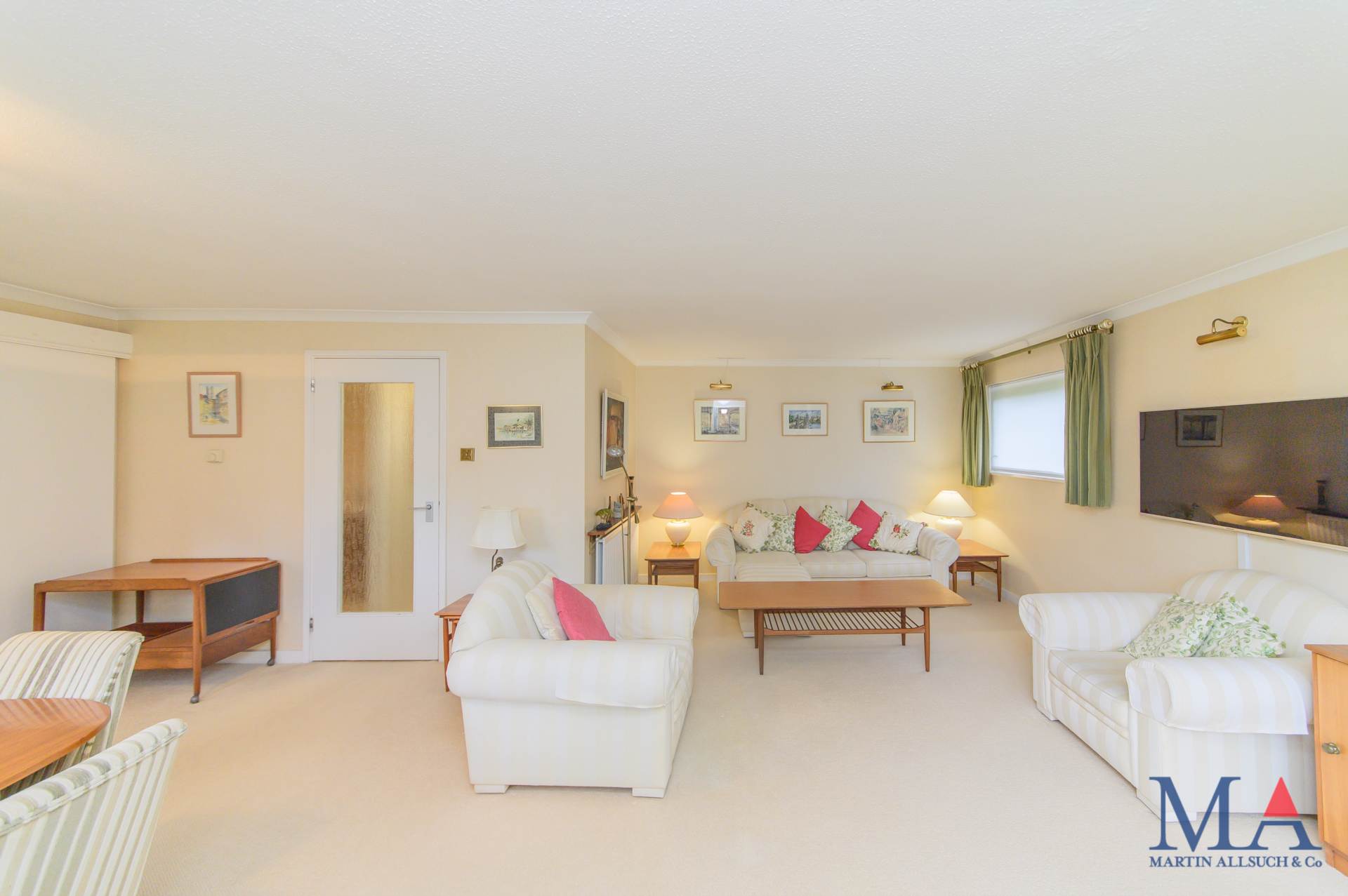 Lakeside Court, Elstree, Image 5