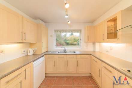 Lakeside Court, Elstree, Image 11